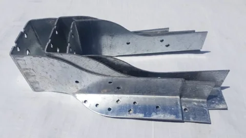 Metal joist hanger